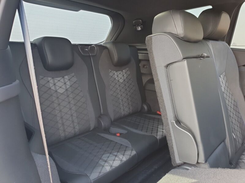 More views of Volkswagen Tayron