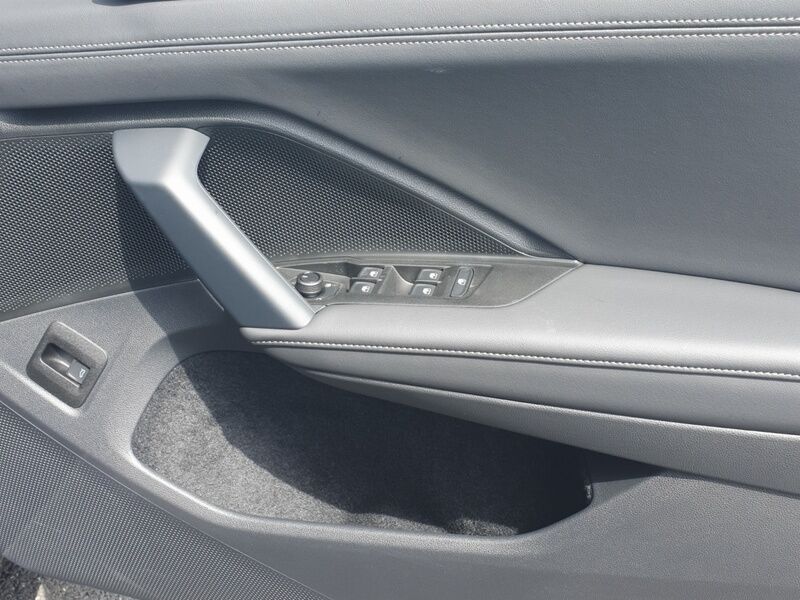 More views of Volkswagen Tayron