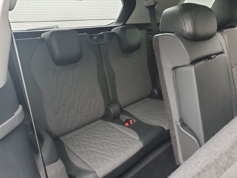 More views of Volkswagen Tayron