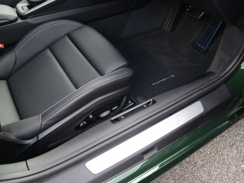 More views of Porsche 911