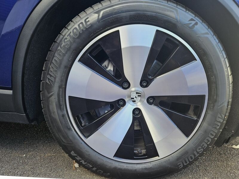 More views of Porsche Macan