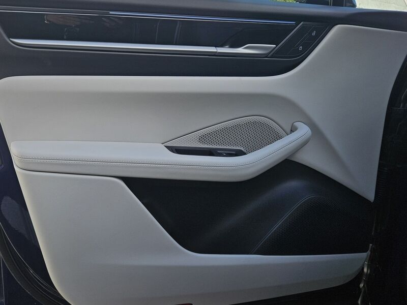 More views of Porsche Macan