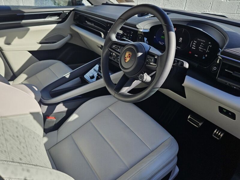 More views of Porsche Macan