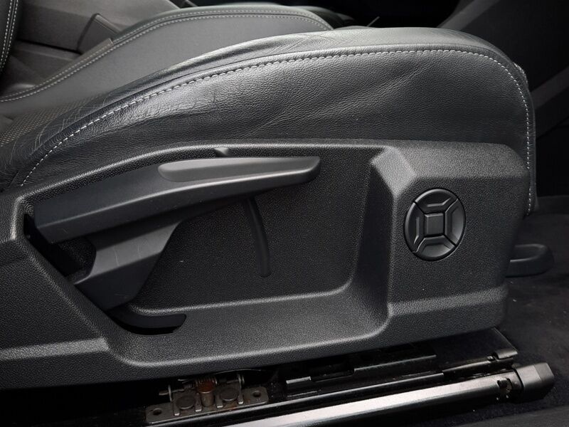 More views of Audi Q4 e-tron