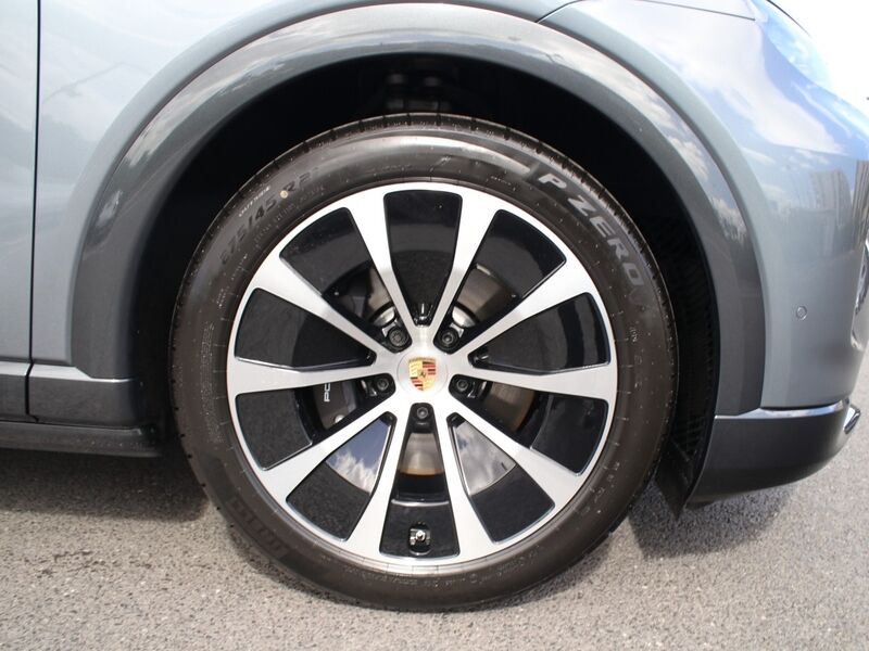 More views of Porsche Cayenne