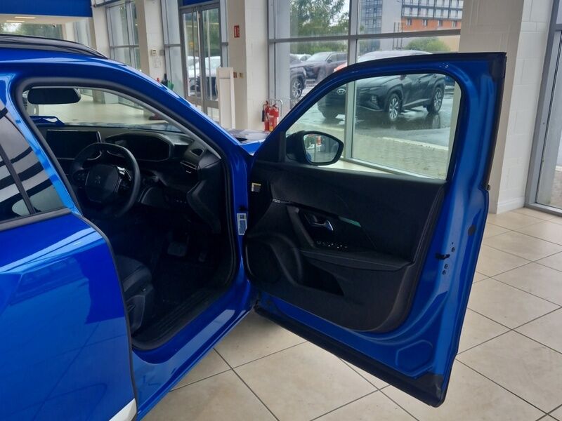 More views of Peugeot 2008
