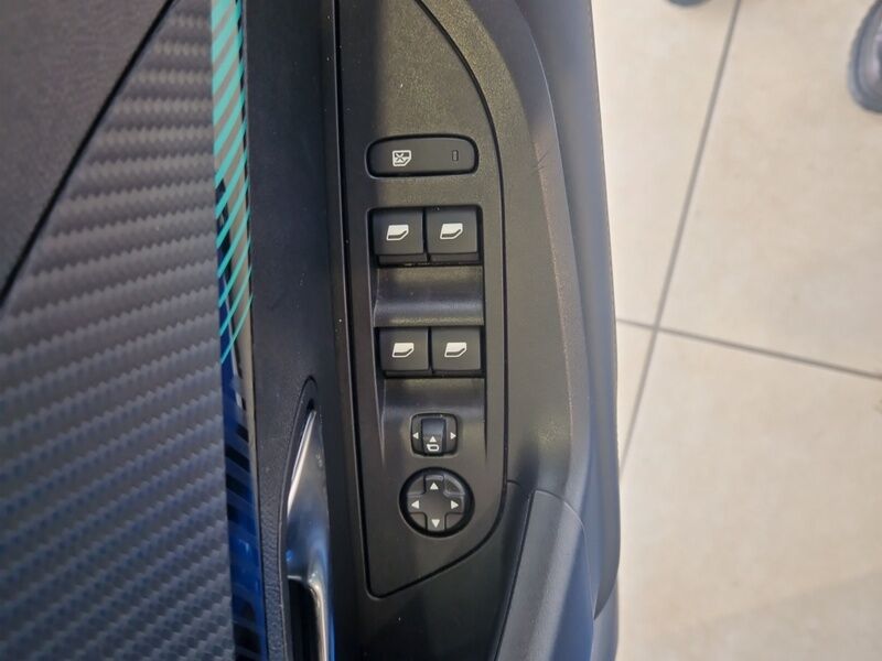 More views of Peugeot 2008