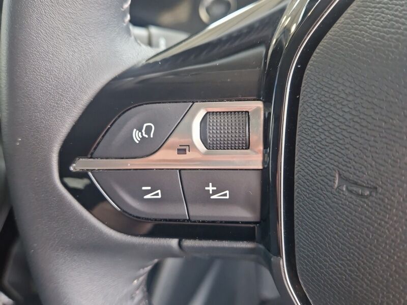 More views of Peugeot 2008