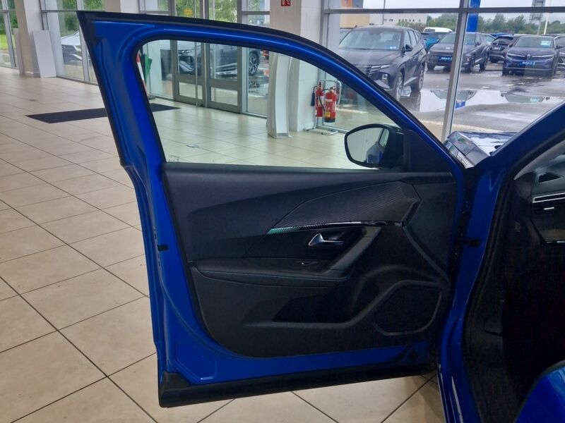 More views of Peugeot 2008