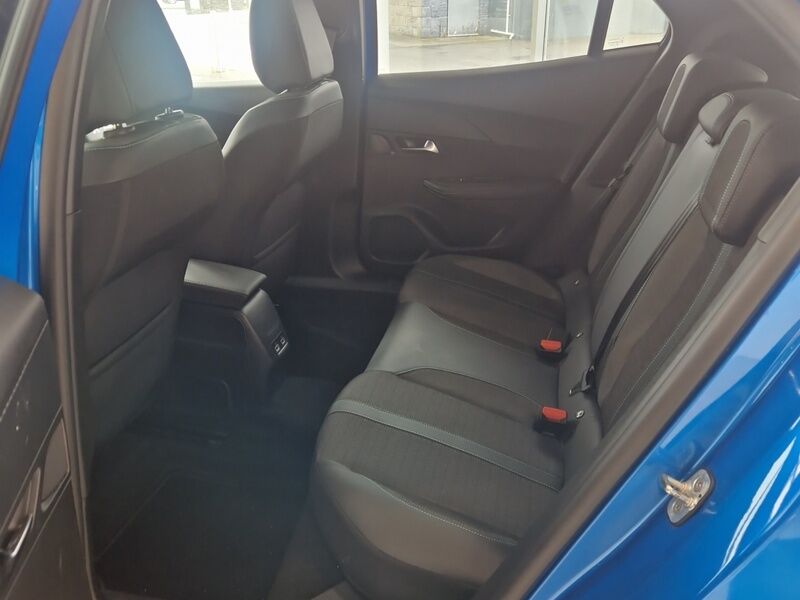 More views of Peugeot 2008