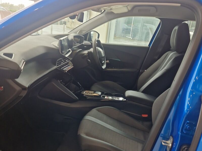 More views of Peugeot 2008