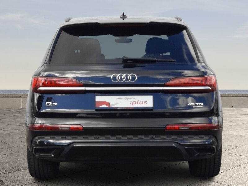 More views of Audi Q7