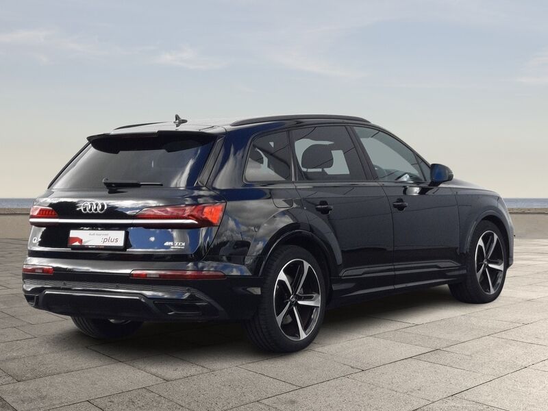 More views of Audi Q7