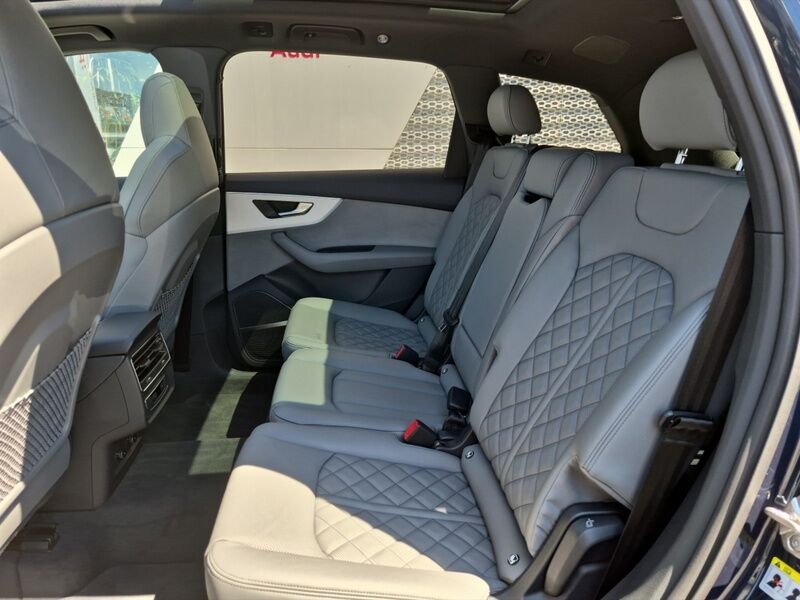 More views of Audi Q7