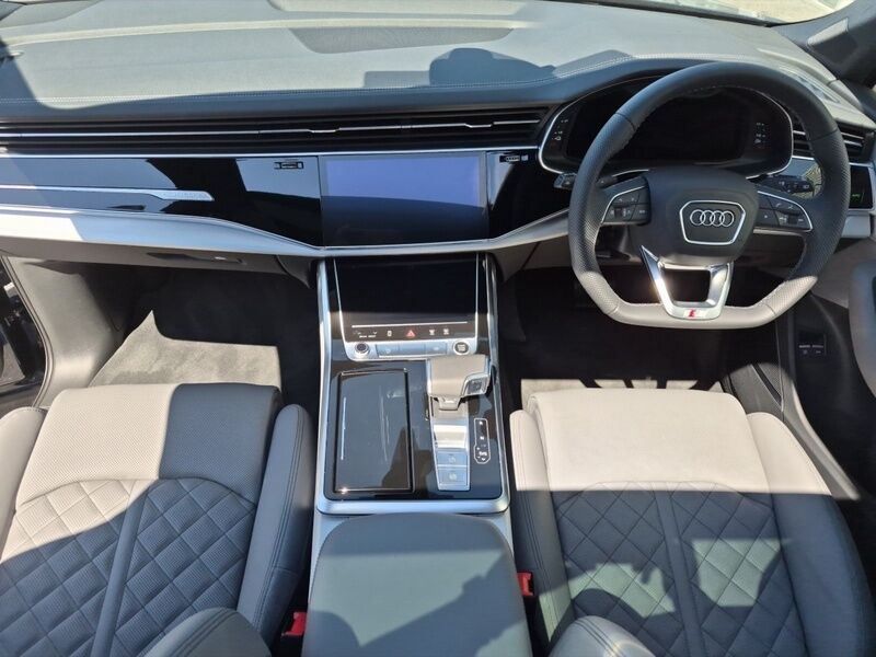 More views of Audi Q7