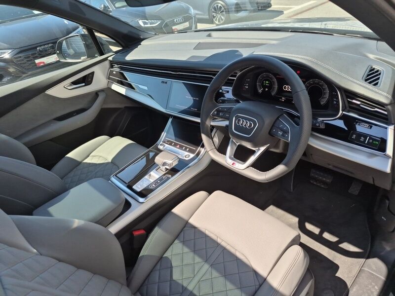 More views of Audi Q7