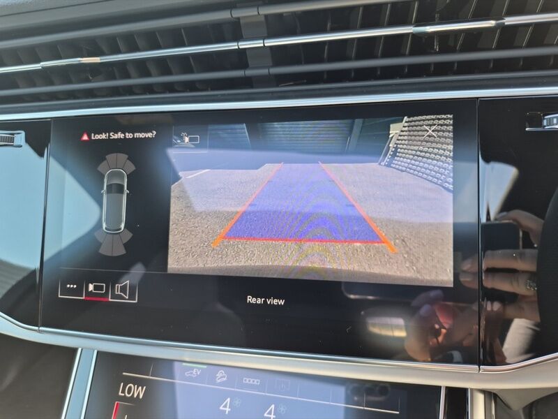 More views of Audi Q7