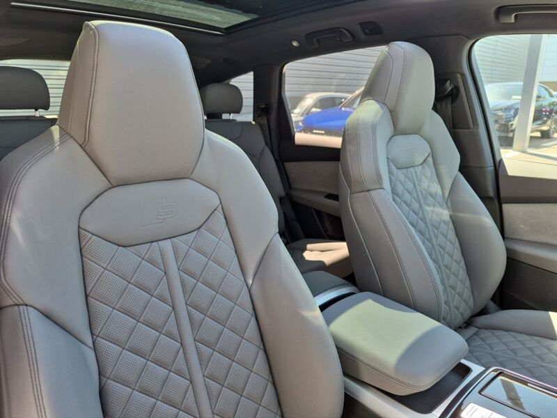 More views of Audi Q7
