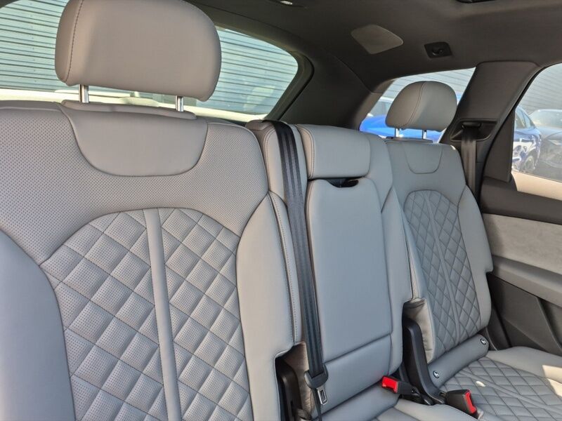 More views of Audi Q7