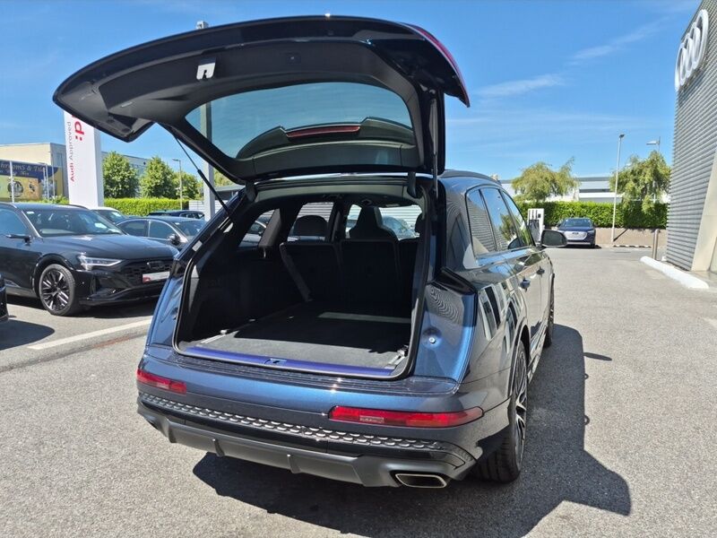More views of Audi Q7