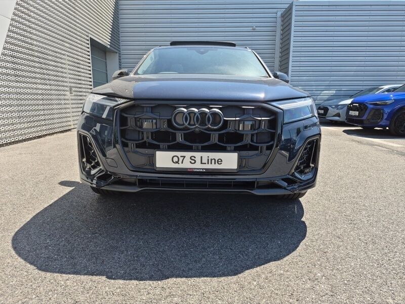 More views of Audi Q7