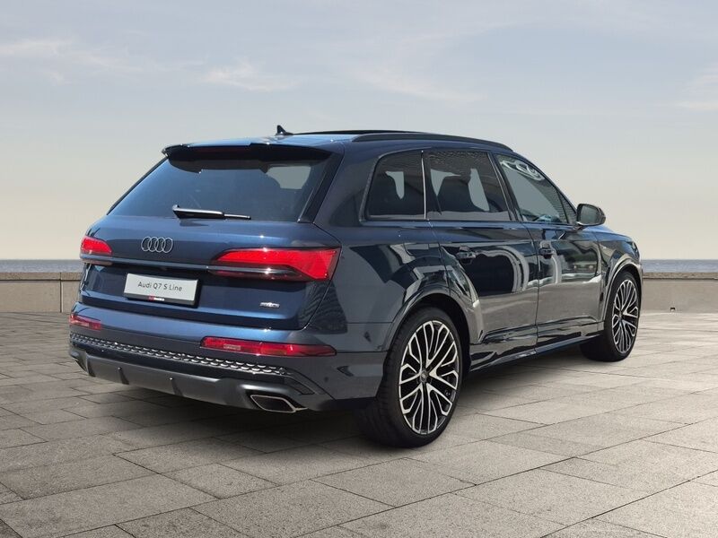 More views of Audi Q7