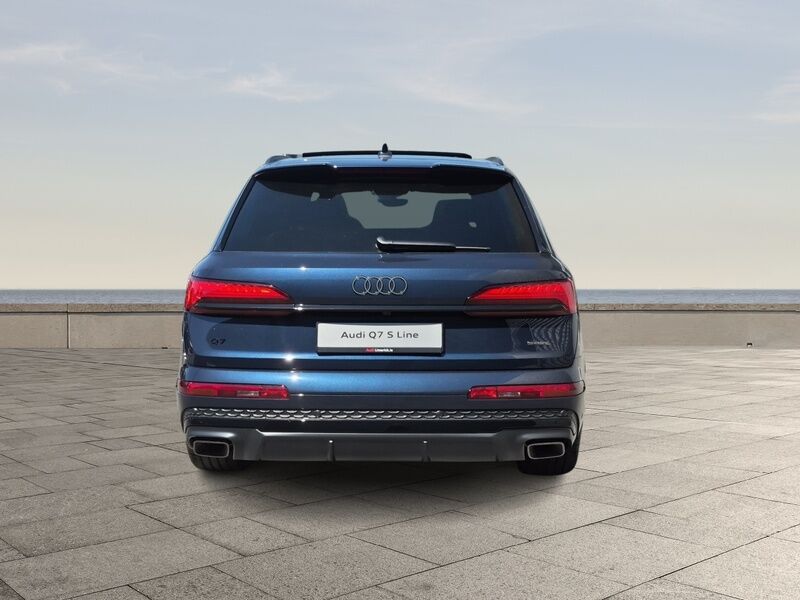 More views of Audi Q7