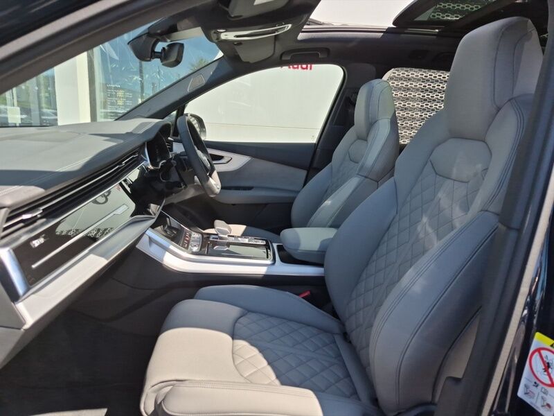 More views of Audi Q7