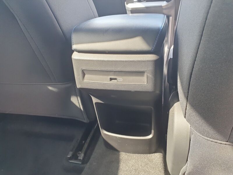 More views of MG MG4