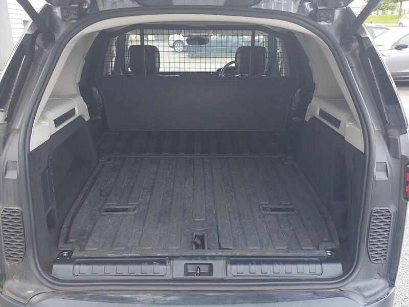 More views of Land Rover Discovery