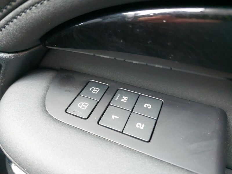 More views of Land Rover Discovery