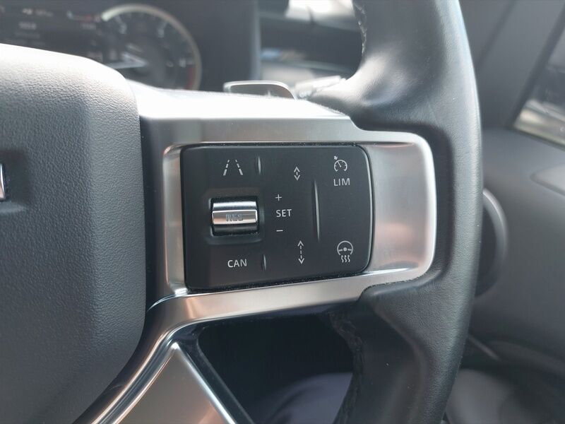 More views of Land Rover Discovery