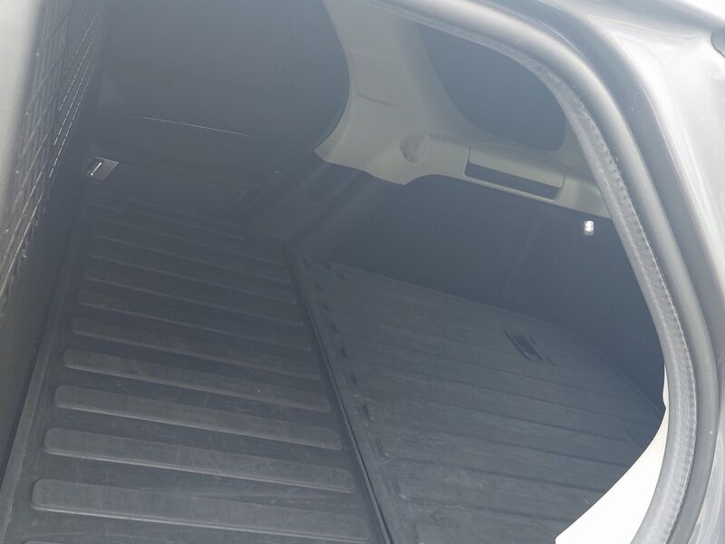 More views of Land Rover Discovery