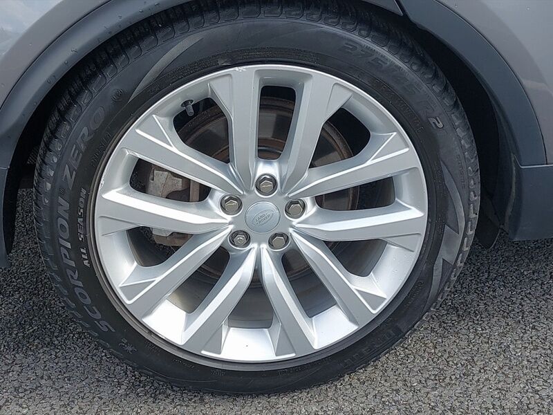 More views of Land Rover Discovery