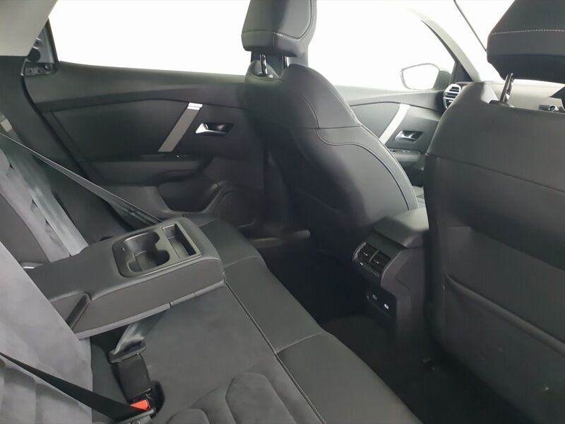 More views of Citroen e-C4 X