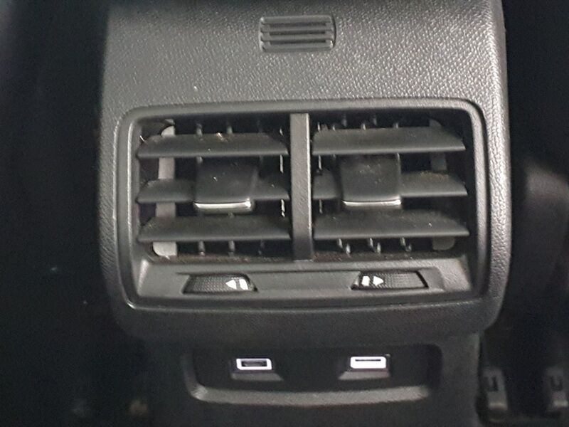 More views of Citroen e-C4 X