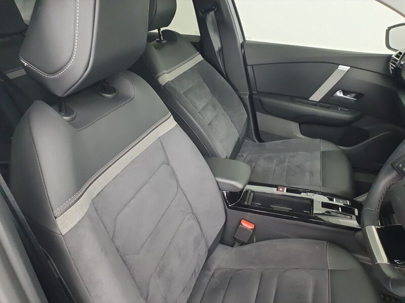 More views of Citroen e-C4 X