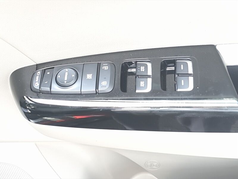 More views of Kia Sportage