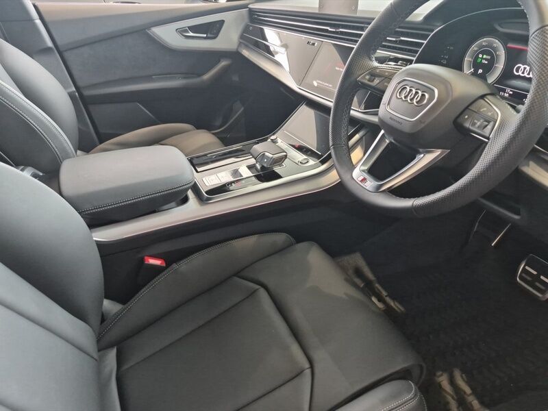 More views of Audi Q8