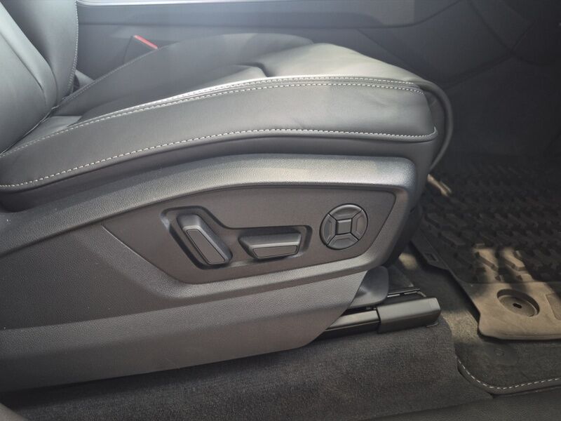More views of Audi Q8