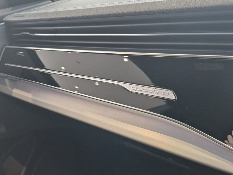 More views of Audi Q8