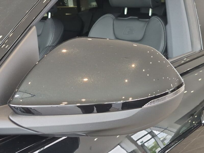 More views of Audi Q8