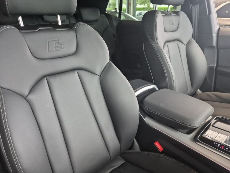 More views of Audi Q8