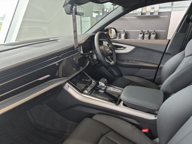 More views of Audi Q8