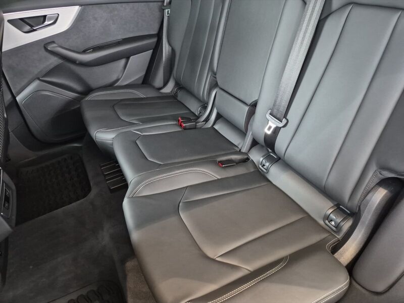 More views of Audi Q8