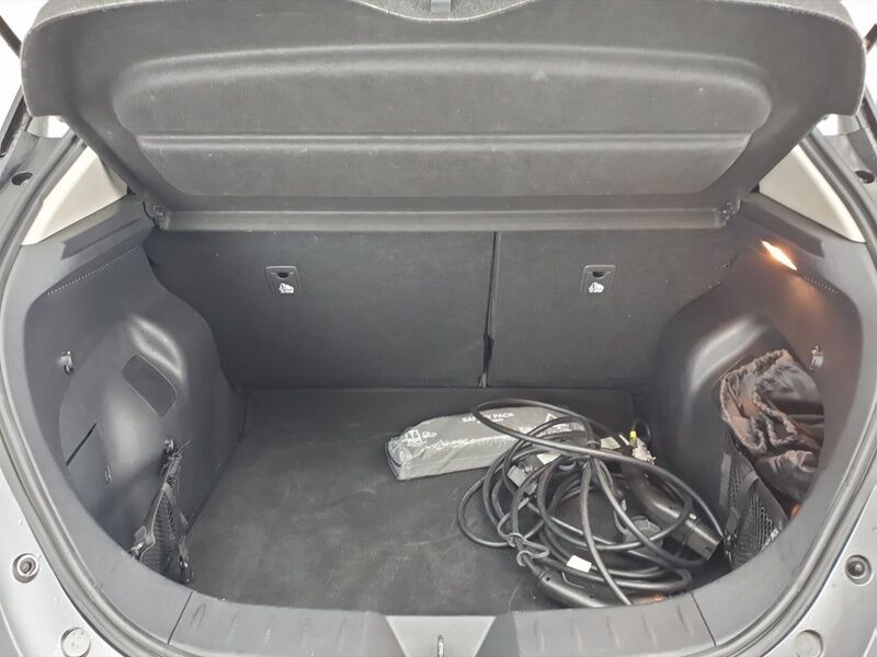 More views of Nissan Leaf
