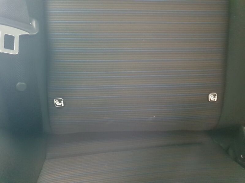 More views of Nissan Leaf
