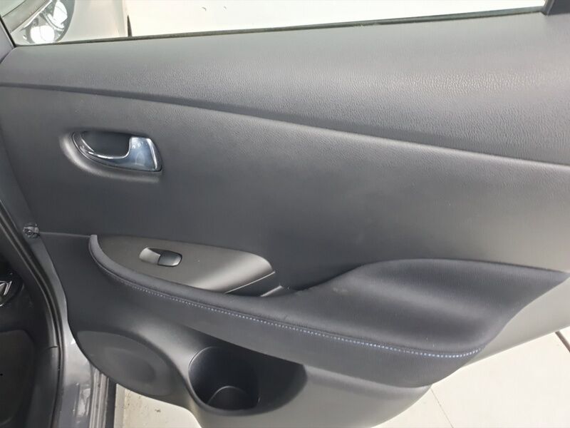 More views of Nissan Leaf