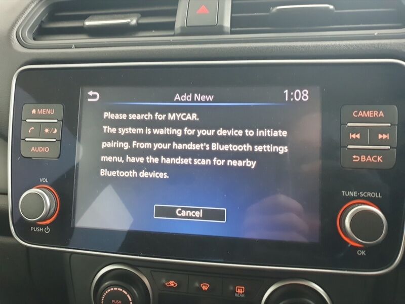 More views of Nissan Leaf