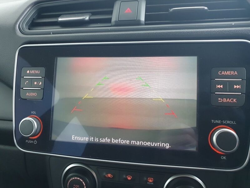 More views of Nissan Leaf